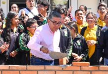 Alcalde Juan Manuel Navarro inicia construcción de tres aulas educativas en beneficio de 500 alumnos