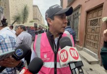 Descartan desprendimiento de cristal en Plaza Guadalcázar; incidente fue causado por una mampara interior