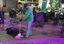 Operativo de limpieza mundialista permanente en la plaza de Soledad