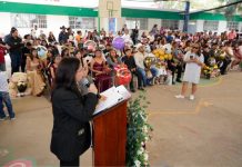 Paty Aradillas reconoce el esfuerzo de estudiantes graduados