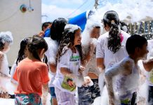Con fiesta de espuma concluye el campamento de verano del DIF municipal