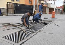 Gobierno de Soledad actúa y repara rejillas pluviales en colonias