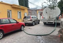 Villa de Pozos mantiene apoyo con distribución de agua potable en colonias