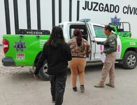 Guardia Civil de Soledad reúne a tres menores extraviados con sus familias